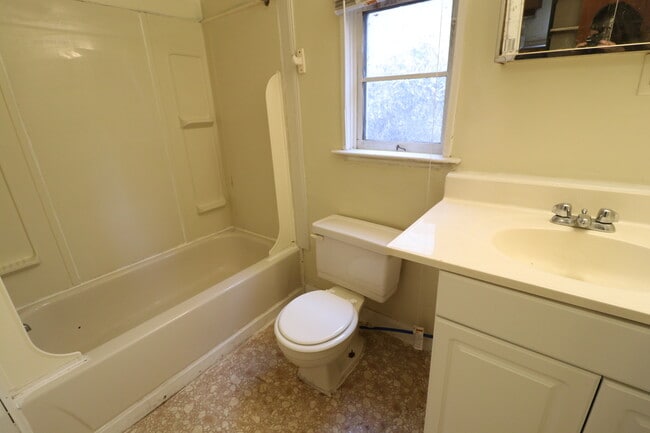 Building Photo - 1 Bed/1 Bath Home steps from the Downtown Campus - Available Now, June, July or August!