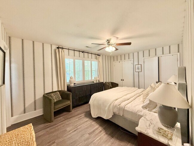 Building Photo - Stunning 3BD, 2BA Raleigh Home with a Fenc...