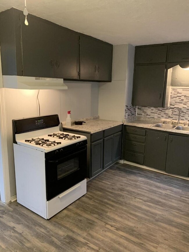 Building Photo - 512 Morrison Ave