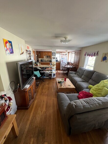 Primary Photo - 28A Cherry St