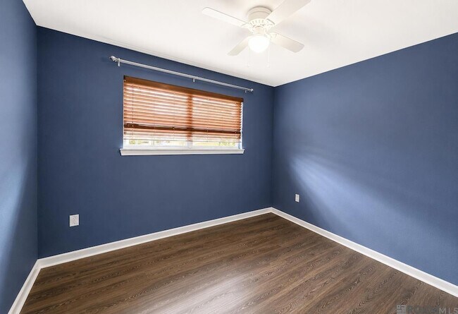 Building Photo - 536 Fountainbleau Dr