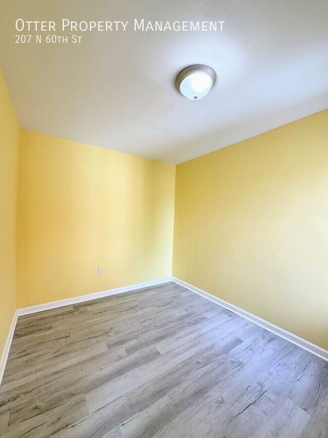 Building Photo - 207 N 60th St
