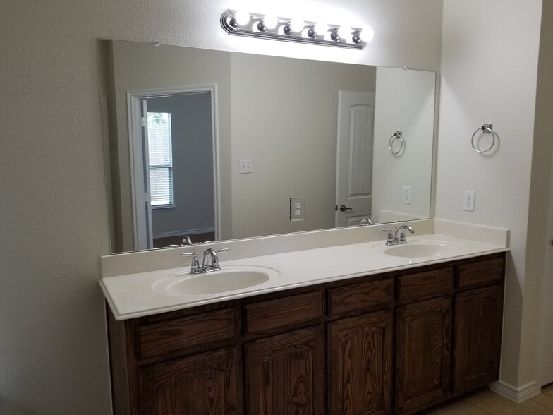 Master Bath - 1614 Westfield way