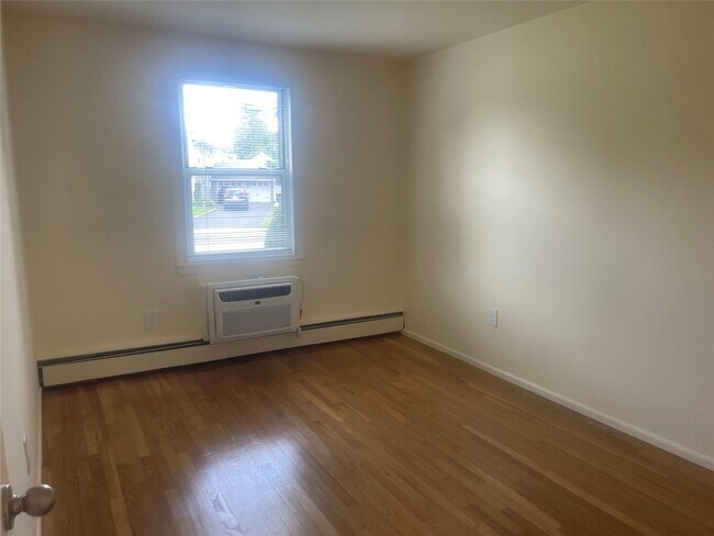 Building Photo - 130 S Park Ave
