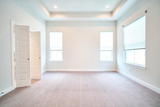 Building Photo - 2802 Grand Fountains Dr