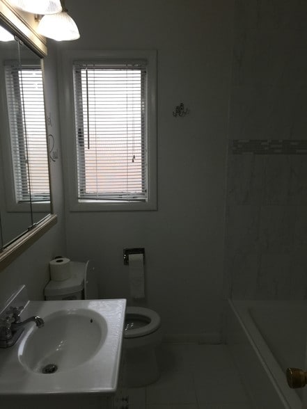 Bathroom - 1810 Hyview Dr