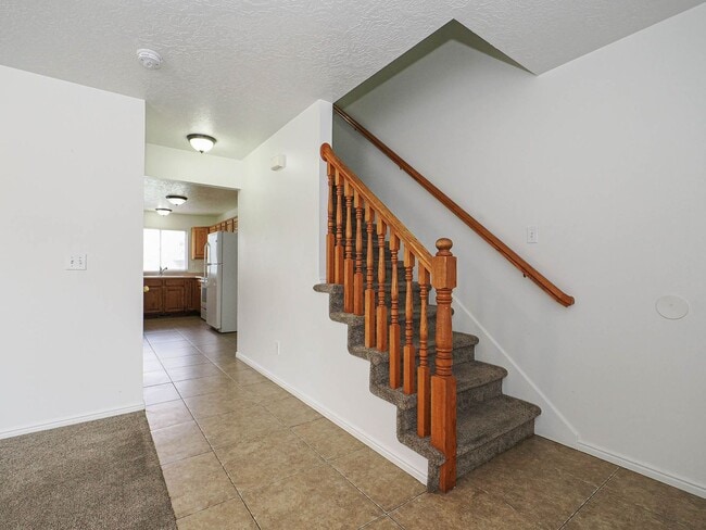 Building Photo - Charming 3-Bed, 2-Bath Home in Prime Ameri...