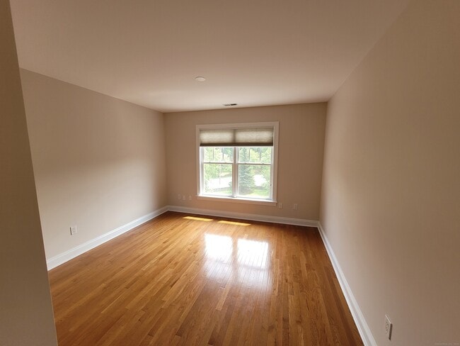 Building Photo - 48 E Hayestown Rd