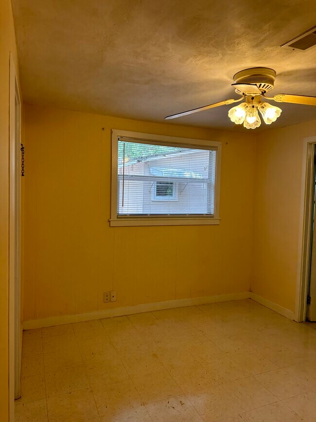 Building Photo - 506 Brentwood Dr