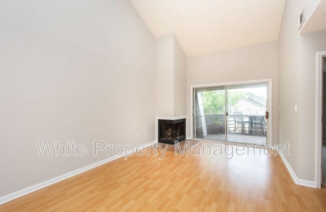 Building Photo - 2555 Stockbridge Dr