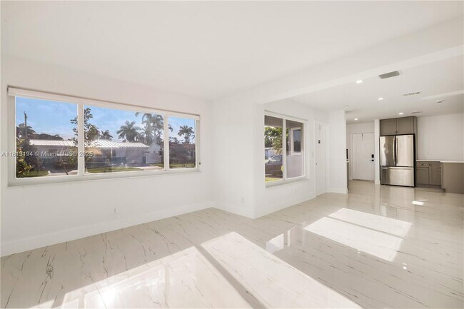 Building Photo - 2111 N 14th Ct