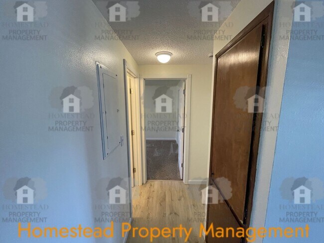 Building Photo - 672