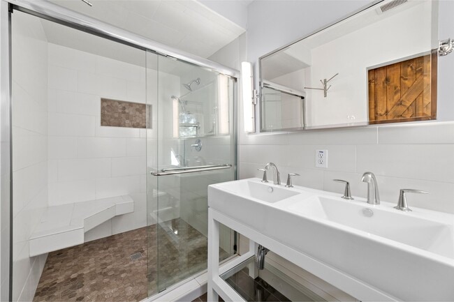 Building Photo - 10627 Moonlight Dr