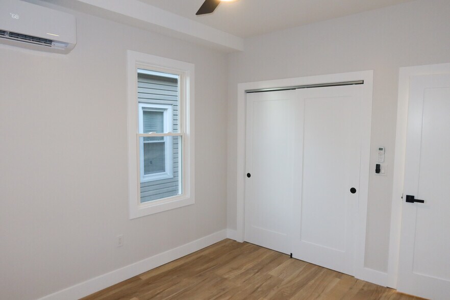 Building Photo - 116 Van Riper Ave