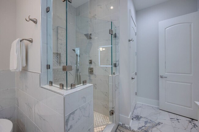 Building Photo - 521 Camden Dr