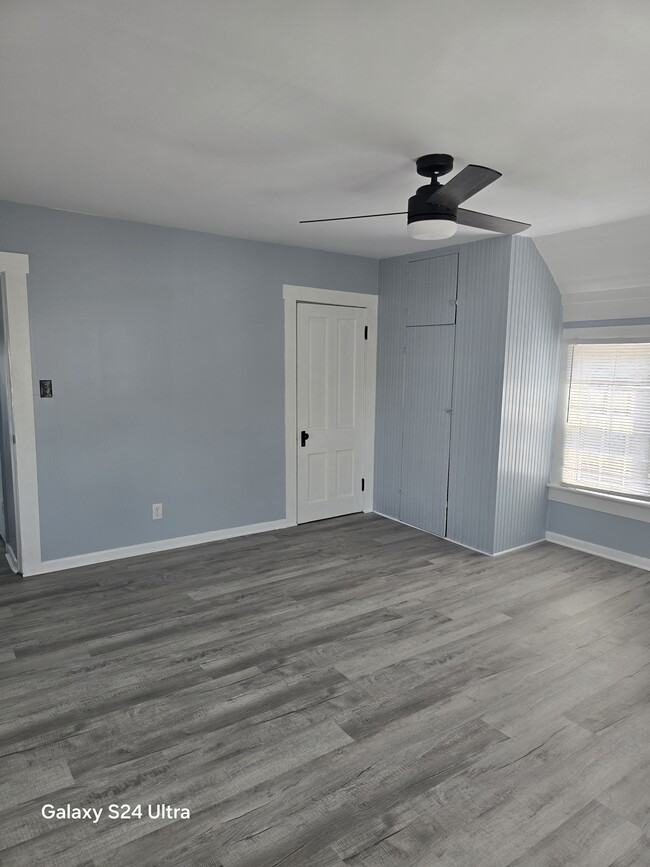 Building Photo - BEAUTIFULLY RENOVATED 2 BEDROOMS WITH BALCONY