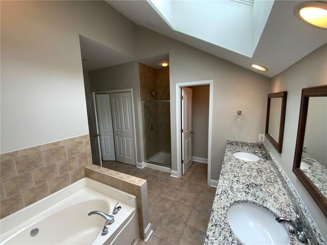 Building Photo - 5997 Brookside Oak Cir
