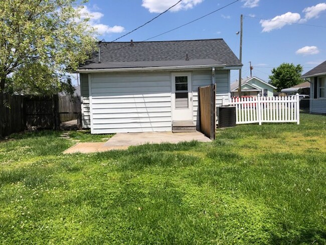 Building Photo - 2 Bedroom / 1 Bath  Home Kingsport, TN