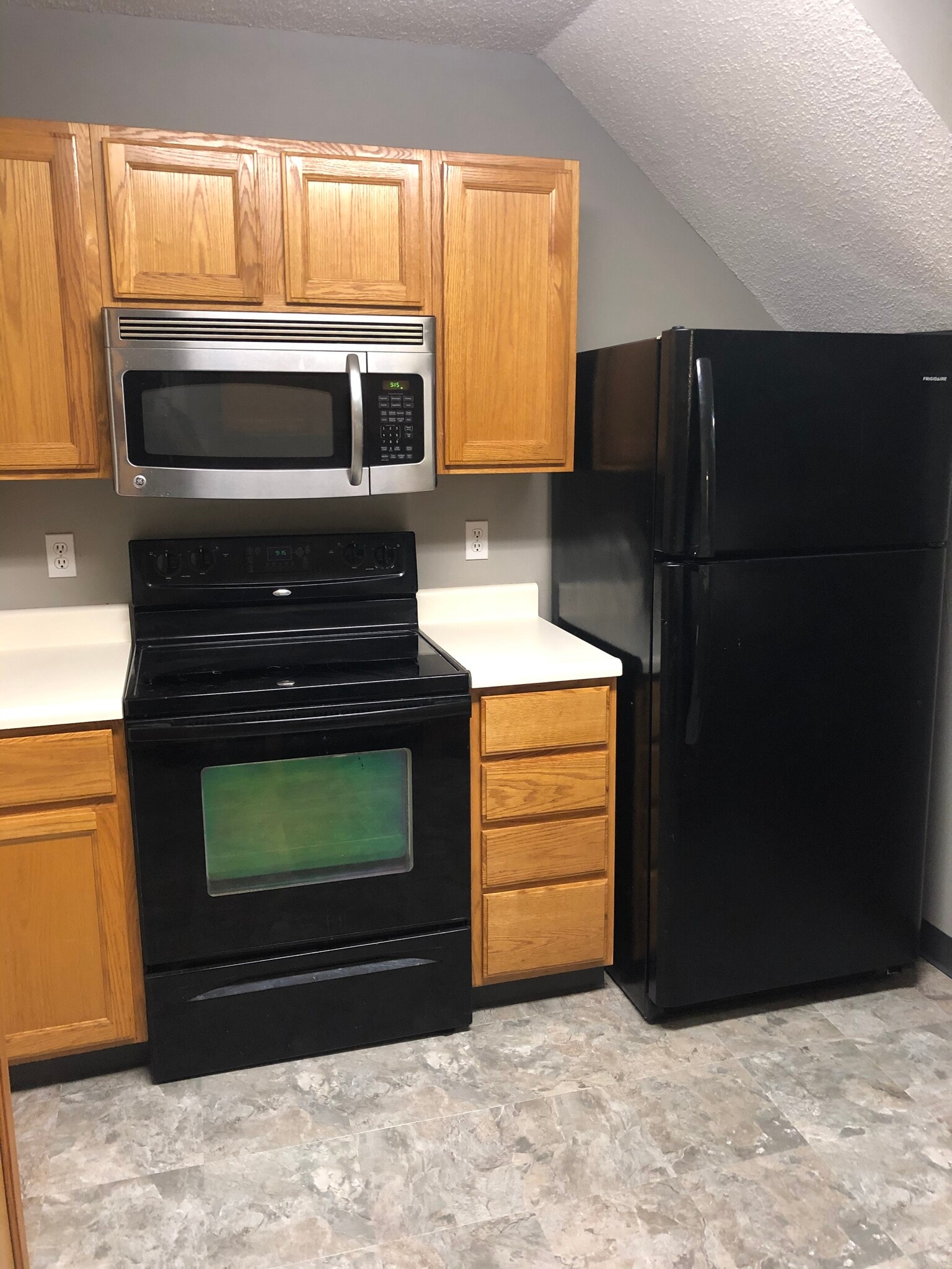 Building Photo - 1323 SE Delaware Ave