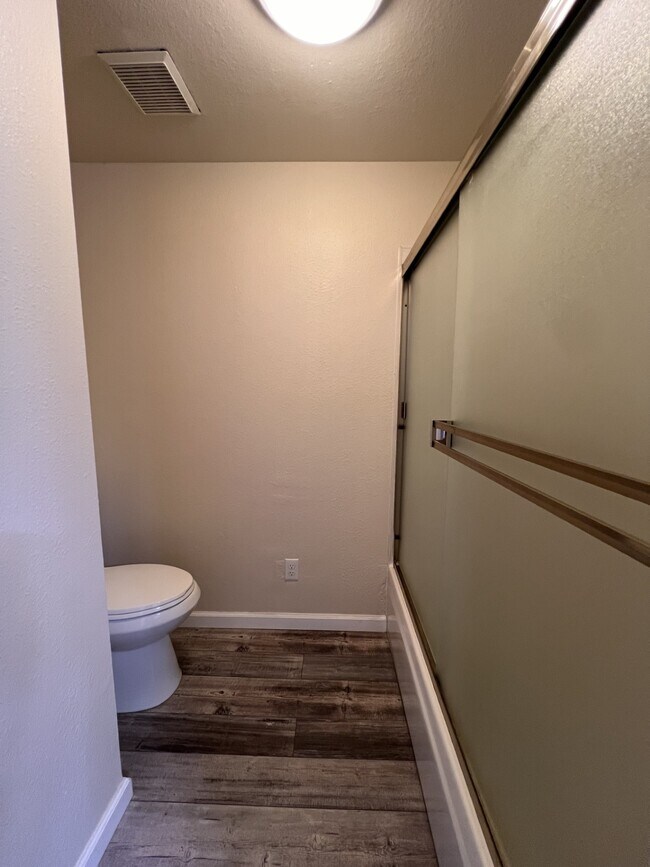 Building Photo - 302 Pleasant St