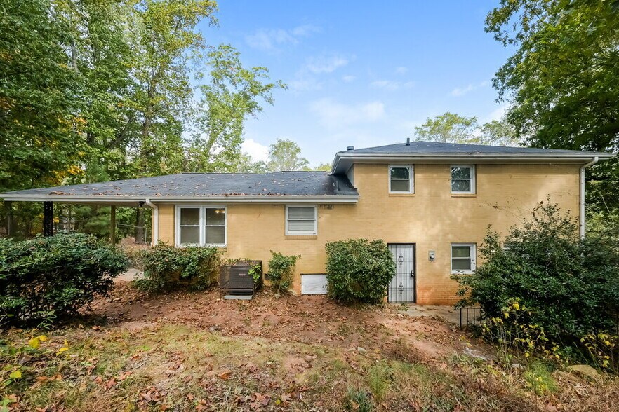 Building Photo - 2407 Oakridge Ct