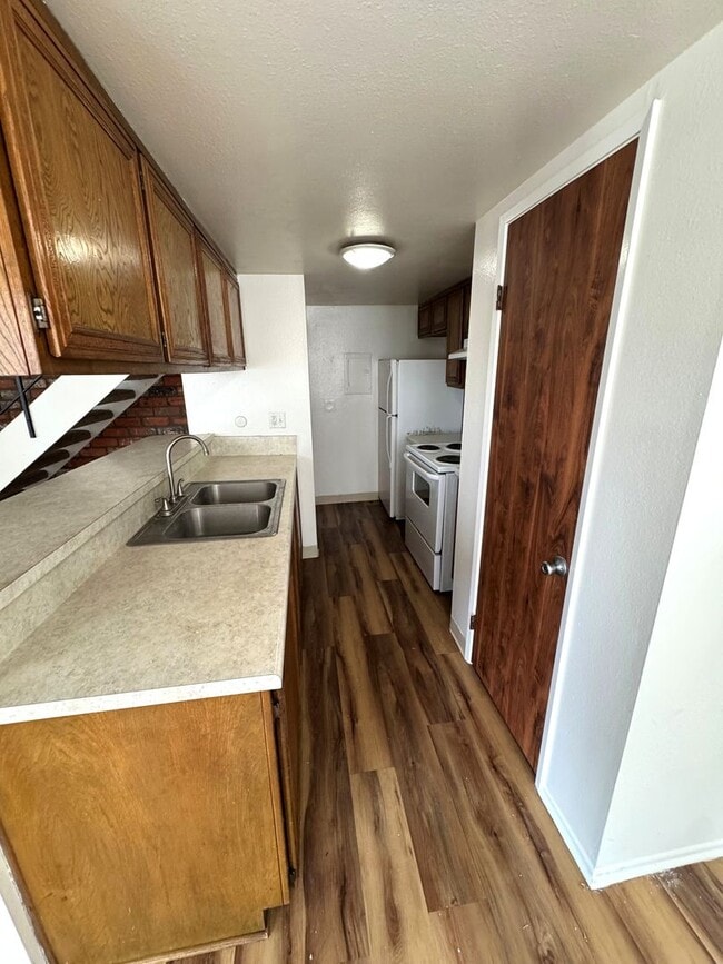 Building Photo - Centrally Located McKeon Condo