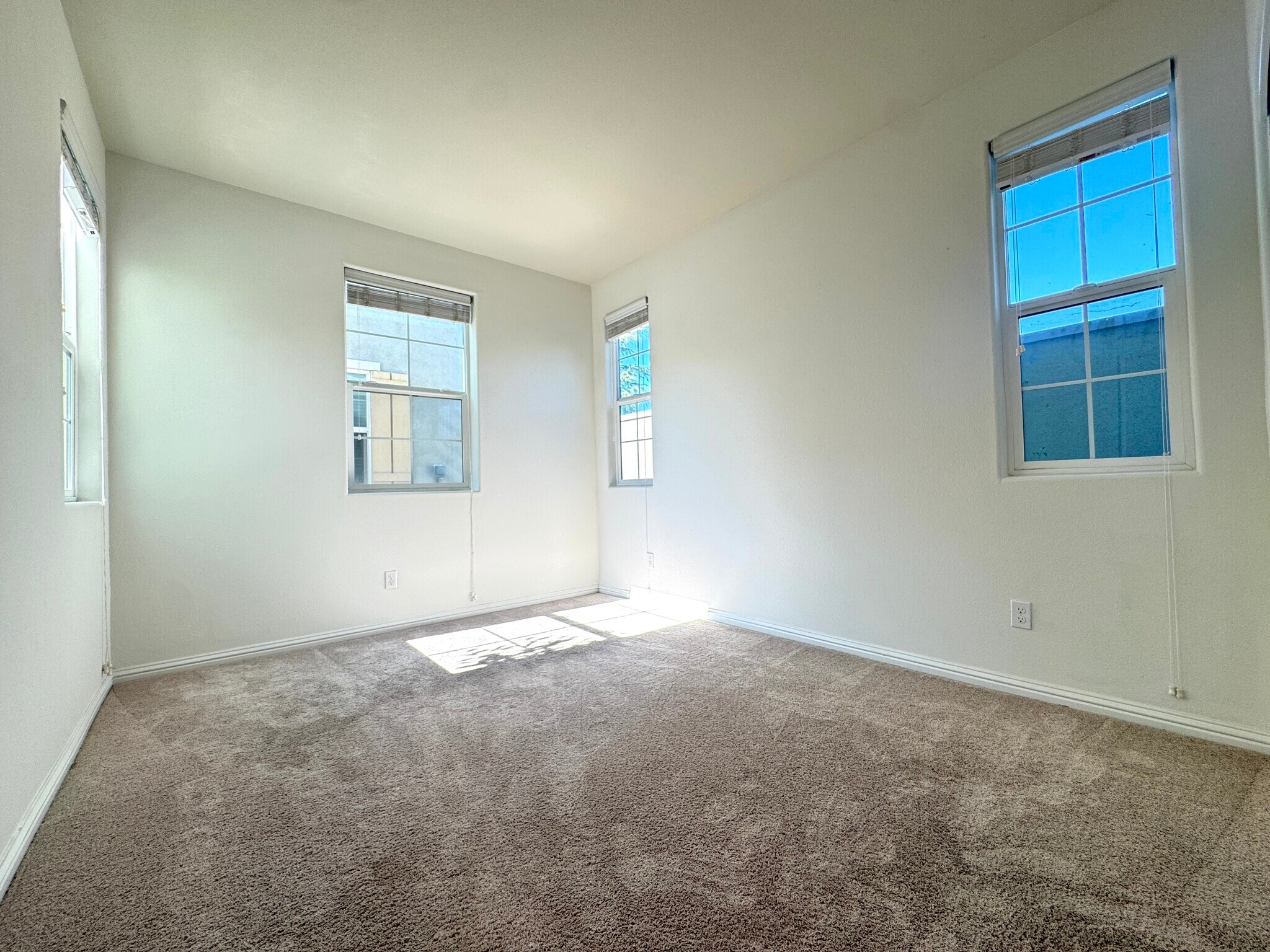 Building Photo - 2616 Admiral Cir