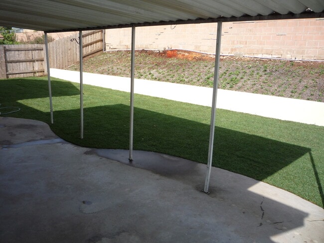 Building Photo - Spacious Lake Murray 4 Bedroom Home with Large Yard in Quiet San Diego Neighborhood