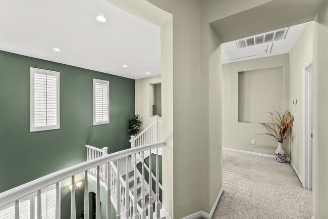 Building Photo - 4 Bedroom Home in the Beautiful Bridgeport Community!