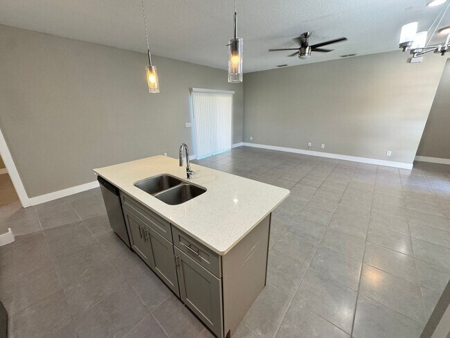 Building Photo - $500 OFF OF A MONTH OF RENT! Beautiful 4BD/2BA Home in Poinciana – No HOA Approval Needed! Pets W...