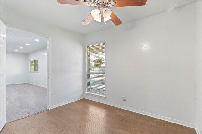 Building Photo - 10906 Keese Dr