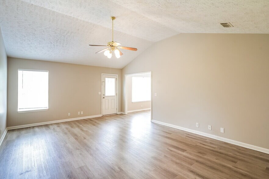 Building Photo - 1187 St Andrews Dr