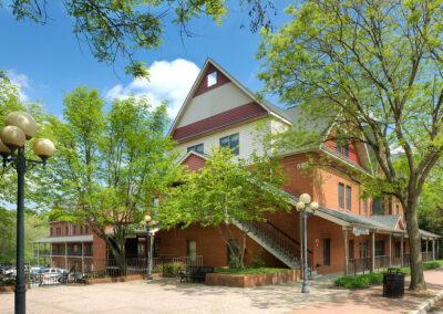 Building Photo - 555 Main St