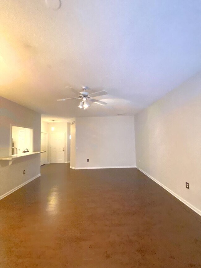 Building Photo - 3 miles to Wrightsville Beach! 1 Block fro...