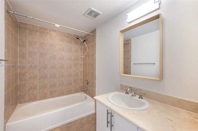 Building Photo - 10350 W Bay Harbor Dr