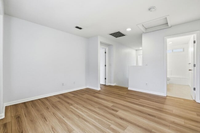 Building Photo - 11 Stony Hill Pl