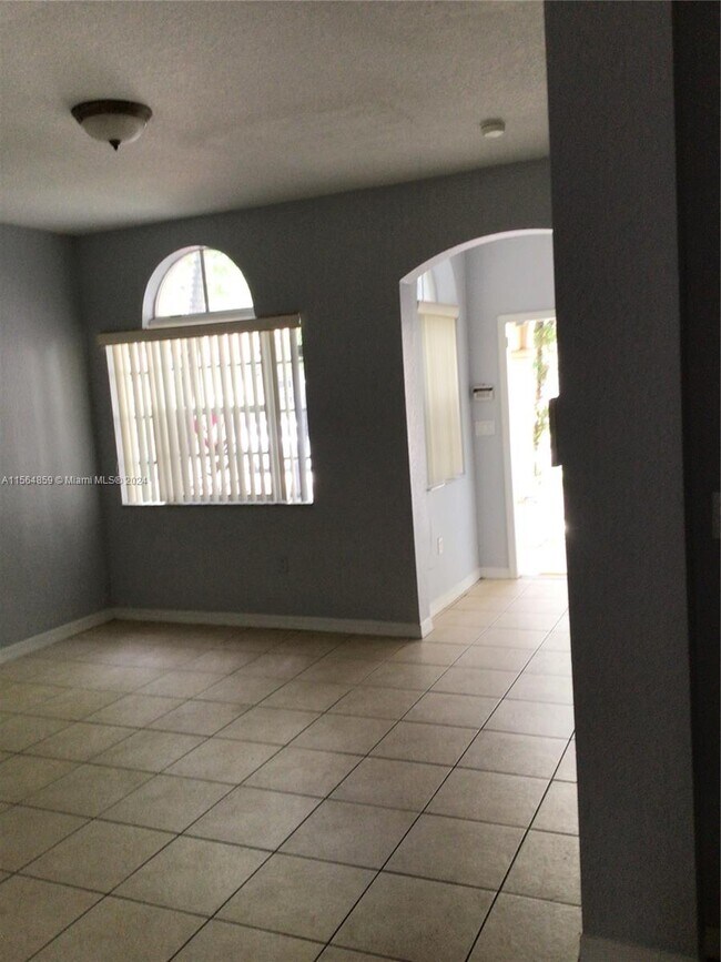 Building Photo - 4941 SW 135th Way