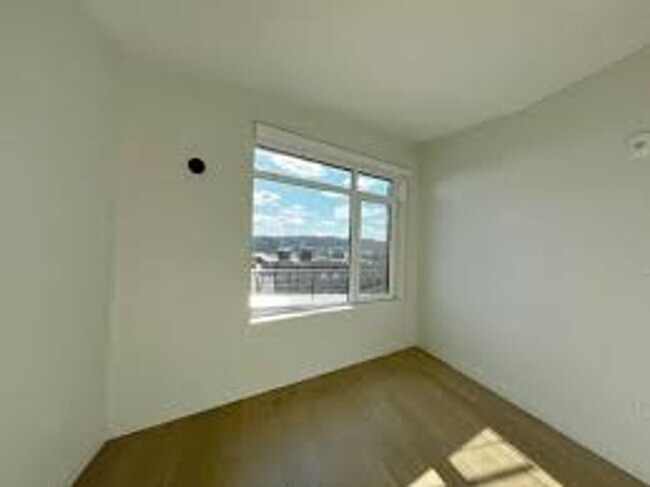 Building Photo - Luxury and Pet Friendly 2 bed 2 Bath in Convenient Location