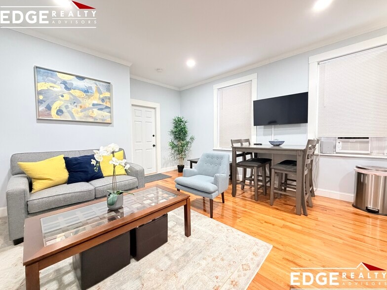 Building Photo - 32 Reedsdale St