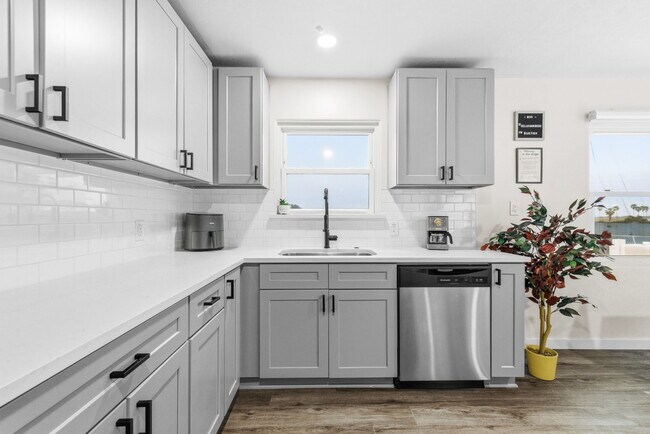 Building Photo - 1404 Lieta St