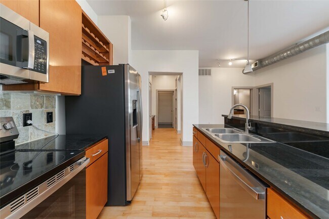 Building Photo - 1901 Post Oak Blvd