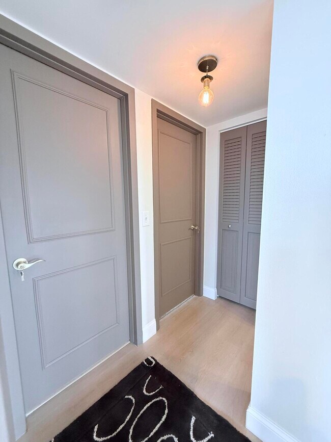 Building Photo - 402 Brighton J