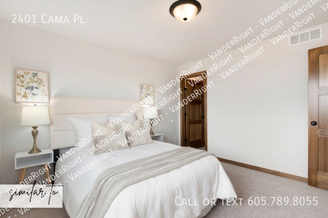 Building Photo - 2401 Cama Pl