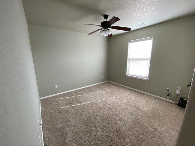 Building Photo - 108 S Woodsprings Dr