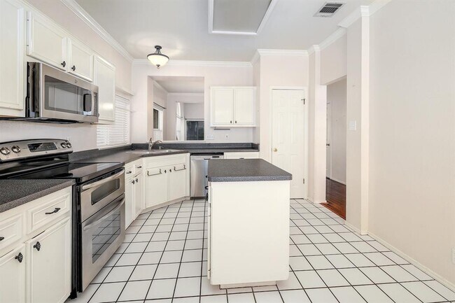 Building Photo - 9401 Caracas Dr