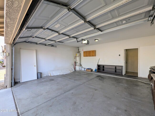 Building Photo - 8861 W Paradise Dr