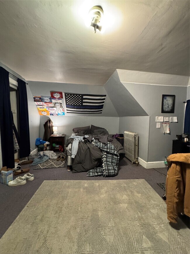 Building Photo - 121 Oak St