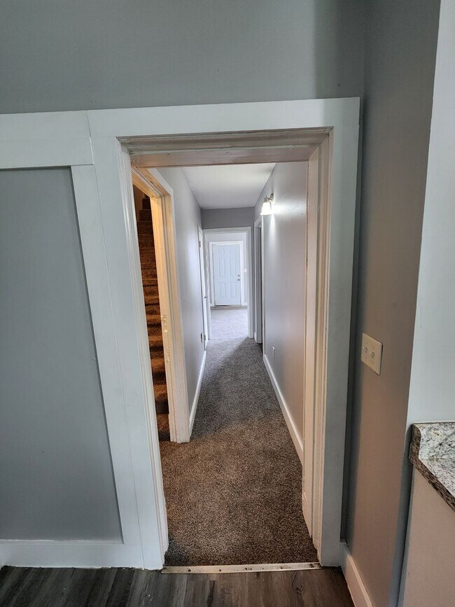 Building Photo - SW 713/715 14 1/2 St