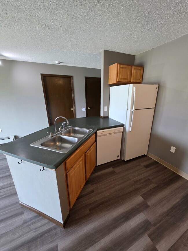 Building Photo - *WINTER MOVE-IN SPECIAL* 3 Bedroom | 2 Bat...