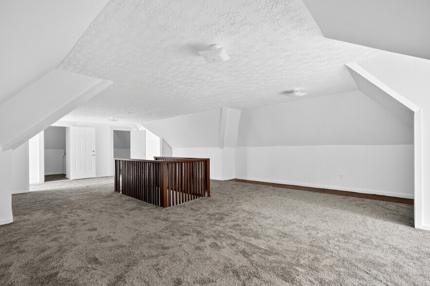 Building Photo - 93 Oakdale Ave
